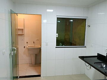 CASA EM CONDOM�NIO